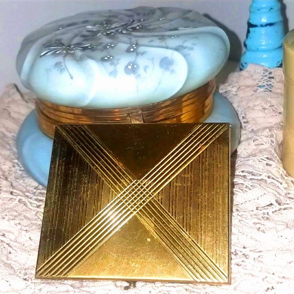 Vintage Dorset Square Gold Powder Compact With Mirror, Puff & Screen - Picture 1 of 10